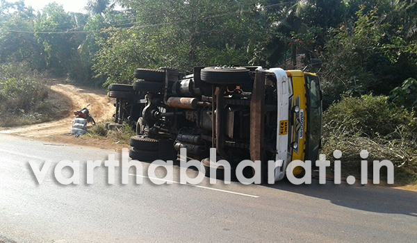 ಬಂಟ್ವಾಳ: ಕಂಟೈನರ್ ಲಾರಿ ಪಲ್ಟಿ